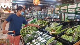 Các cửa hàng, siêu thị tại Hà Nội đang tăng nhanh và lượng hàng hóa phục vụ Tết.