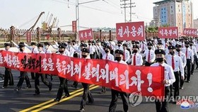 Người Triều Tiên biểu tình phản đối những người Triều Tiên đào tẩu ở Hàn Quốc thả truyền đơn chống phá Bình Nhưỡng. Ảnh: Yonhap
