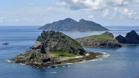 Tàu cá Nhật Bản bị truy đuổi quanh quần đảo Senkaku. (Nguồn: SCMP)