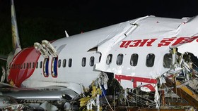 Máy bay Ấn Độ gãy đôi khi hạ cánh: 17 người thiệt mạng, hơn 100 người bị thương