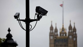 Công nghệ giám sát như CCTV được sử dụng rộng rãi trên khắp Vương quốc Anh cũng như Trung Quốc © Tolga Akmen / AFP / Getty