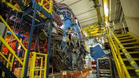 Máy dò STAR tại Phòng thí nghiệm Quốc gia Brookhaven đã phát hiện ra các cặp vật chất-phản vật chất được tạo ra bởi va chạm ánh sáng. (@ Phòng thí nghiệm Quốc gia Brookhaven)