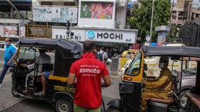 IPO 1,3 tỷ USD của Zomato là chất xúc tác với thị trường IPO đang "nóng" tại Ấn Độ - Ảnh: Bloomberg