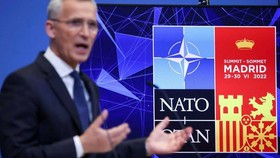 TTK Nato Jens Stoltenberg phát biểu tại Brussels vào 27/6 trước hội nghị thượng đỉnh NATO. © Kenzo Tribouillard / AFP / Getty Images