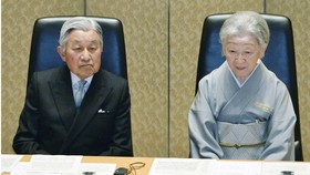 Nhà vua Nhật Bản Akihito và Hoàng hậu Michiko vào tháng 12-2016. Ảnh: KYODO
