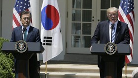 Tổng thống Mỹ đón Tổng thống Hàn Quốc đến thăm. Ảnh: Reuters.