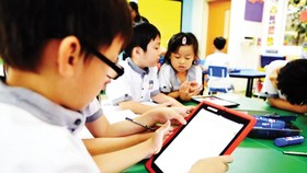 Học sinh Malaysia được mang các thiết bị điện tử đến lớp