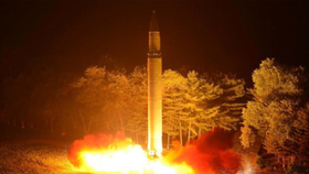 Triều Tiên phóng tên lửa đạn đạo xuyên lục địa (ICBM) Hwasong-14, ngày 29-7-2017. Ảnh: KCNA/REUTERS