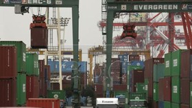 Nhật Bản: Thặng dư thương mại  đạt 17 tỷ USD