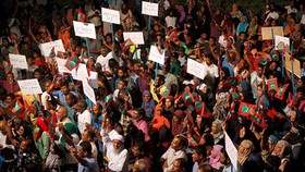 Người biểu tình ở thủ đô Male đòi chính quyền thả các chính trị gia đối lập. (Ảnh: Reuters)