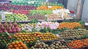 2 tuần sau Tết Mậu Tuất 2018:  Giá trái cây, hoa tươi vẫn cao