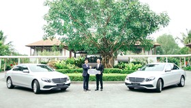 Mercedes-Benz bàn giao bộ đôi E 200 cho  khu phức hợp nghỉ dưỡng quốc tế Laguna Lăng Cô