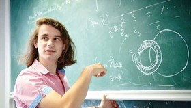Nhà toán học 30 tuổi đoạt giải thưởng Fields 2018 