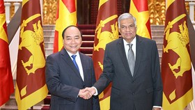 Thủ tướng Nguyễn Xuân Phúc và Thủ tướng Sri Lanka Ranil Wickremesinghe - Ảnh: VGP