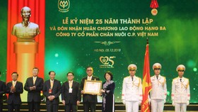 Công ty cổ phần Chăn nuôi C.P. Việt Nam nhận Huân chương Lao động hạng ba  