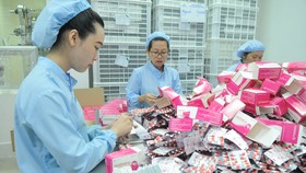 Sản xuất thuốc cung ứng bình ổn thị trường tại Công ty AGIMEXPHARM     Ảnh:CAO THĂNG