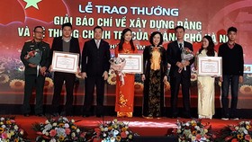 Hà Nội lần đầu tiên trao giải báo chí về xây dựng Đảng