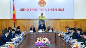 Thủ tướng Chính phủ Nguyễn Xuân Phúc cùng đoàn công tác trung ương làm việc với lãnh đạo tỉnh Thừa Thiên - Huế. Ảnh: VGP