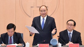 Thủ tướng Nguyễn Xuân Phúc phát biểu tại buổi làm việc giữa Ban Cán sự Đảng Chính phủ với Ban Thường vụ Thành ủy Hà Nội. Ảnh: VGP