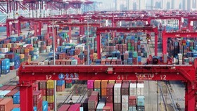 Hàng hóa Trung Quốc tại cảng Thanh Đảo, tỉnh Sơn Đông chuẩn bị xuất khẩu sang  Mỹ