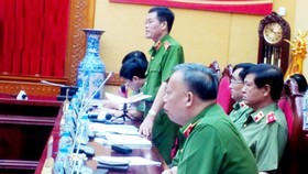 Trung tướng Đỗ Kim Tuyến trả lời báo chí