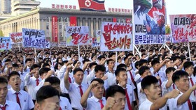 Người dân Triều Tiên biểu tình tại Bình Nhưỡng phản đối việc siết chặt lệnh cấm vận