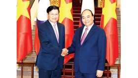Thủ tướng Nguyễn Xuân Phúc tiếp Thủ tướng Lào Thongloun Sisoulith 