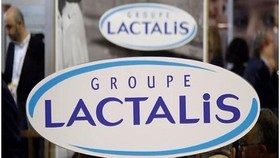 Một số sản phẩm sữa Lactalis nhiễm khuẩn đang được thu hồi toàn cầu. Ảnh: REUTERS