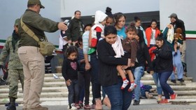 Mexico bắt xe tải chở gần 200 người di cư bất hợp pháp
