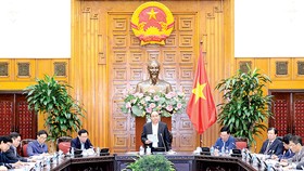 Thủ tướng Nguyễn Xuân Phúc phát biểu tại cuộc họp về phát triển hạ tầng
