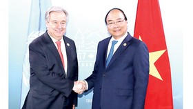 Thủ tướng Nguyễn Xuân Phúc gặp Tổng Thư ký Liên hiệp quốc António Guterres. Ảnh: TTXVN