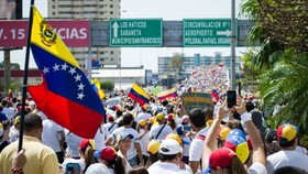 Một cuộc biểu tình chống Chính phủ tại Venezuela. Ảnh: AP