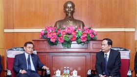 Đồng chí Trần Thanh Mẫn tiếp Chủ tịch Ủy ban Trung ương Mặt trận Lào xây dựng đất nước đồng chí Saysomphone Phomvihane. Ảnh: TTXVN