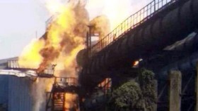 Hiện trường vụ cháy nhà máy thép Bhilai ở bang Chhattisgarh, Ấn Độ, ngày 9-1-2018. HINDUTAN TIMES