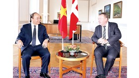 Thủ tướng Nguyễn Xuân Phúc hội đàm với Thủ tướng Đan Mạch Lars Lokke Rasmussen. Ảnh: TTXVN