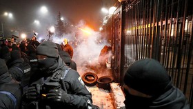 Biểu tình bên ngoài ĐSQ Nga tại thủ đô Kiev, Ukraine