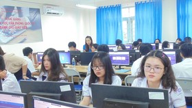Một giờ học hướng nghiệp có sử dụng phần mềm công nghệ tại Trường THPT Nguyễn Du (quận 10)