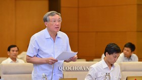 Chánh án Tòa án nhân dân tối cao Nguyễn Hòa Bình giải trình làm rõ vấn đề Ủy ban Thường vụ Quốc hội quan tâm. Ảnh: Quochoi