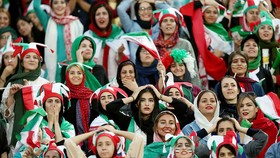 FIFA đã giải thoát và giúp các cô gái Iran xinh đẹp được đến sân vận động xem bóng đá