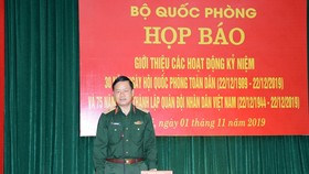 Thiếu tướng Nguyễn Văn Đức, Cục trưởng Cục Tuyên huấn, Tổng cục Chính trị QĐND Việt Nam chủ trì họp báo. Ảnh: QĐND