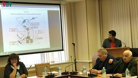 Tiến sĩ Grigory Lokshin phát biểu tại hội thảo.