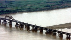 Phát hiện quả bom gần cầu Long Biên
