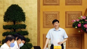 GS-TS Nguyễn Thanh Long, Quyền Bộ trưởng Bộ Y tế phát biểu tại buổi họp. Ảnh: Đình Nam/VGP