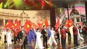 Chương trình biểu diễn đặc biệt “Lời thề độc lập” mừng Quốc khánh 2-9 tại Hà Nội. Ảnh: TTXVN