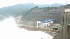 Hồ thủy điện Hương Điền điều tiết nước về hạ du