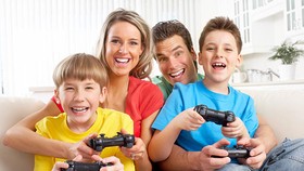 Chơi game kết nối các thành viên trong gia đình