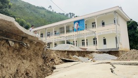 Tòa nhà nằm trong vùng sụt lún tại Trường Tiểu học Nhi Sơn (huyện Mường Lát)