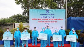 Hiệp hội Doanh nghiệp TPHCM trao 10.000 túi thuốc đến F0 là công nhân, lao động nghèo, người bệnh khó khăn trên địa bàn thành phố