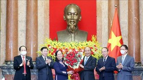 Chủ tịch nước Nguyễn Xuân Phúc chúc mừng người cao tuổi Việt Nam nhân kỷ niệm 30 năm Ngày Quốc tế Người cao tuổi (1-10-1991- 1-10-2021). Ảnh: TTXVN