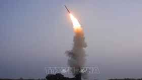 Triều Tiên phóng thử tên lửa phòng không mới của Học viện Khoa học quốc phòng, ngày 30-9-2021. Ảnh: YONHAP/TTXVN